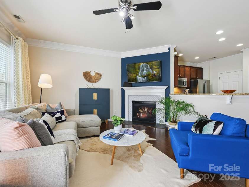 2246 Kensington Station Parkway, Charlotte, NC 28210.  MLS# CAR4280728, YatesRealty ID 31060. Living Room