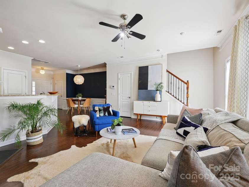 2246 Kensington Station Parkway, Charlotte, NC 28210.  MLS# CAR4280728, YatesRealty ID 31060. Living Room