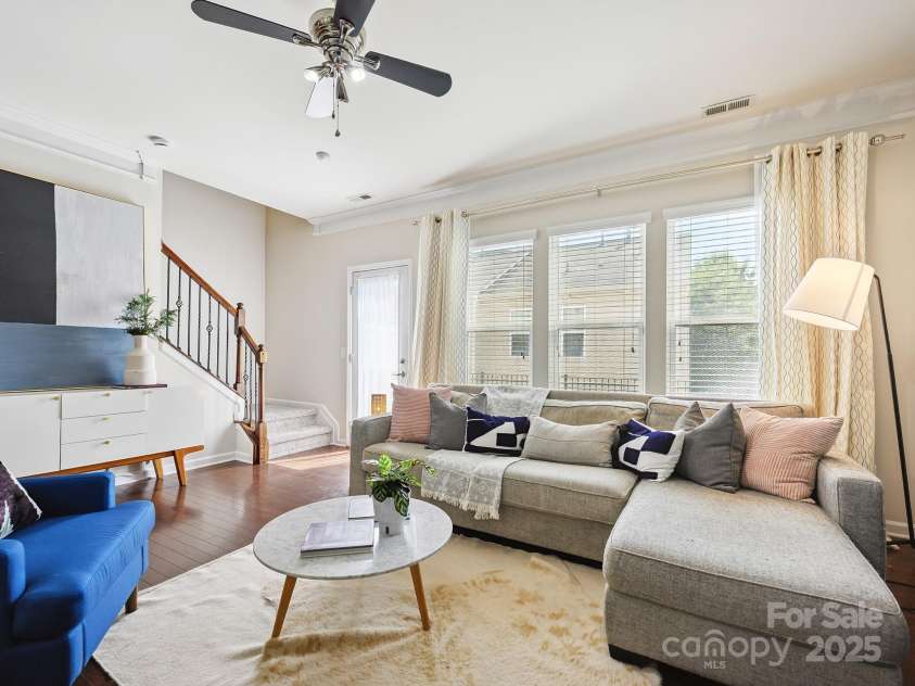 2246 Kensington Station Parkway, Charlotte, NC 28210.  MLS# CAR4280728, YatesRealty ID 31060. Living Room