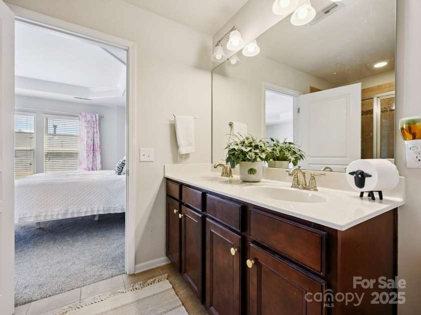 2246 Kensington Station Parkway, Charlotte, NC 28210.  MLS# CAR4280728, YatesRealty ID 31060. Primary Bathroom