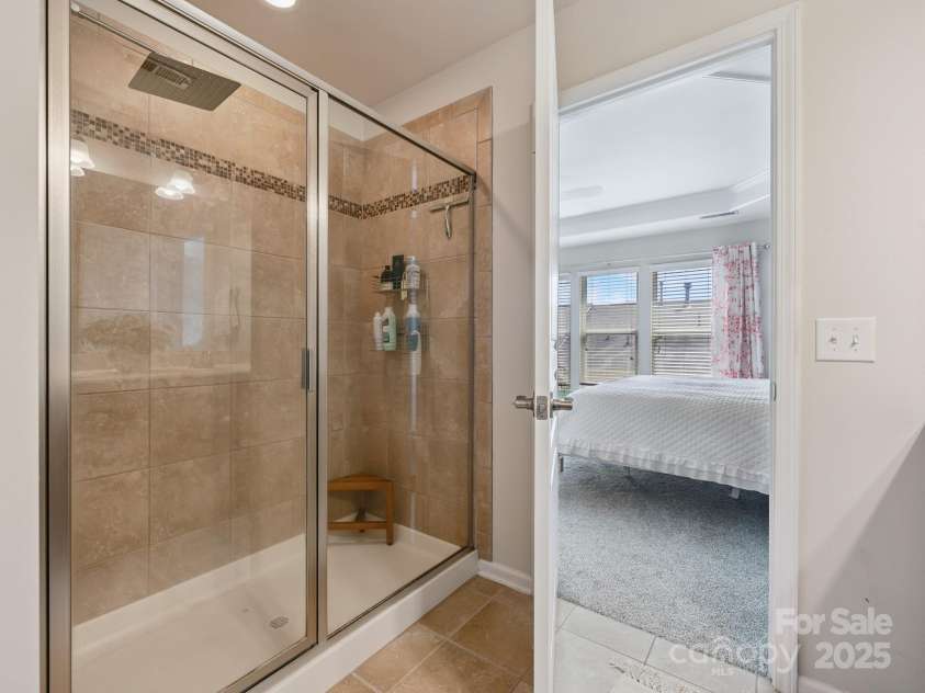 2246 Kensington Station Parkway, Charlotte, NC 28210.  MLS# CAR4280728, YatesRealty ID 31060. Primary Bathroom
