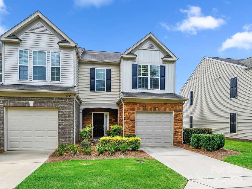 2246 Kensington Station Parkway, Charlotte, NC 28210.  MLS# CAR4280728, YatesRealty ID 31060. Welcome