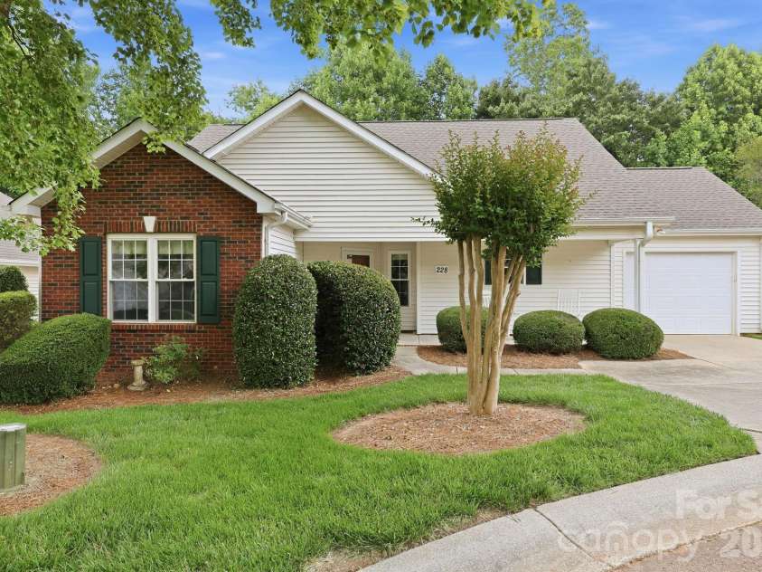 228 Oak Village Parkway, Mooresville, NC 28117.  MLS# CAR4391804, YatesRealty ID 31061. 