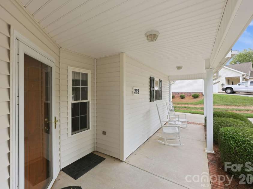 228 Oak Village Parkway, Mooresville, NC 28117.  MLS# CAR4391804, YatesRealty ID 31061. 