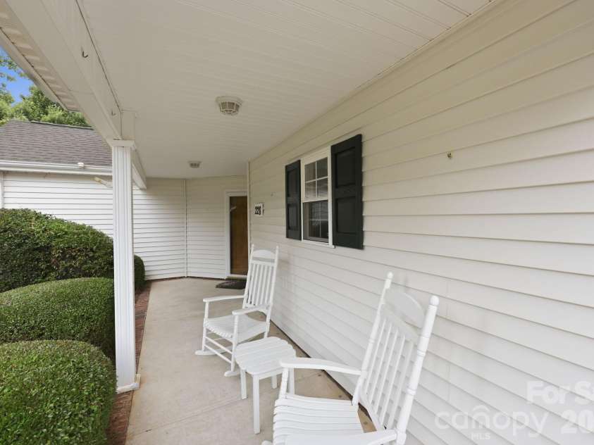 228 Oak Village Parkway, Mooresville, NC 28117.  MLS# CAR4391804, YatesRealty ID 31061. 