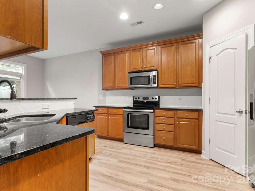 6927 Maricopa Road, Charlotte, NC 28277.  MLS# CAR4285519, YatesRealty ID 31061. 