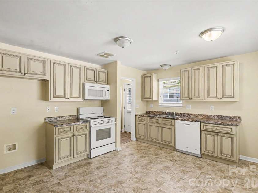 318 Pryor Street, Gastonia, NC 28052.  MLS# CAR4394223, YatesRealty ID 31062. 