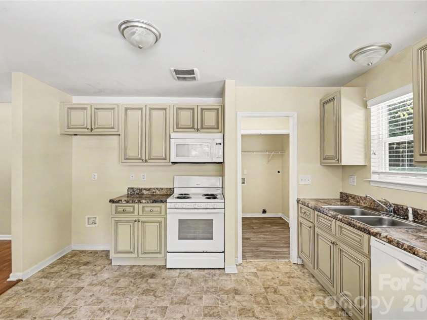 318 Pryor Street, Gastonia, NC 28052.  MLS# CAR4394223, YatesRealty ID 31062. 