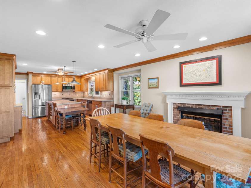 350 Shay Circle, Hendersonville, NC 28791.  MLS# CAR4268921, YatesRealty ID 31062. Dining/Kitchen