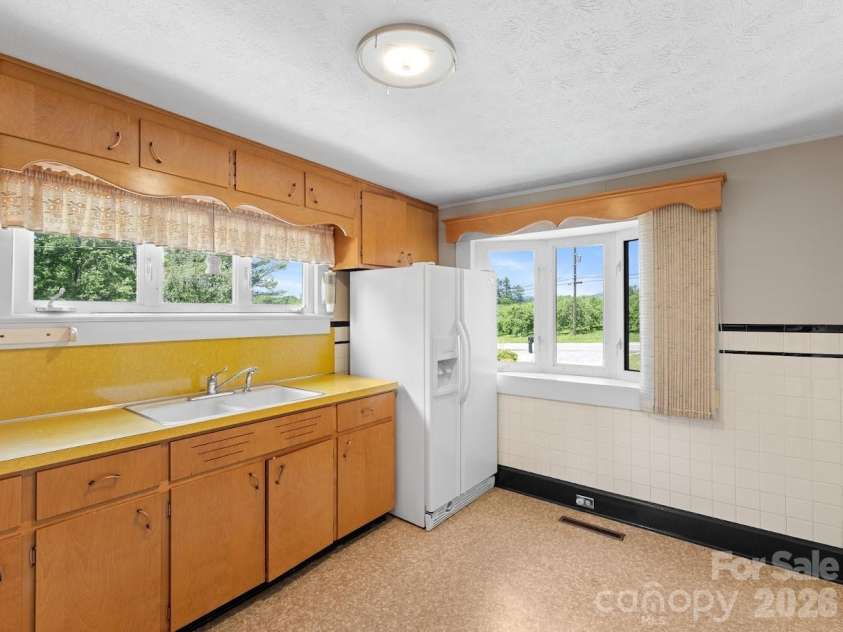 1230 Dana Road, Hendersonville, NC 28792.  MLS# CAR4392135, YatesRealty ID 31064. Kitchen