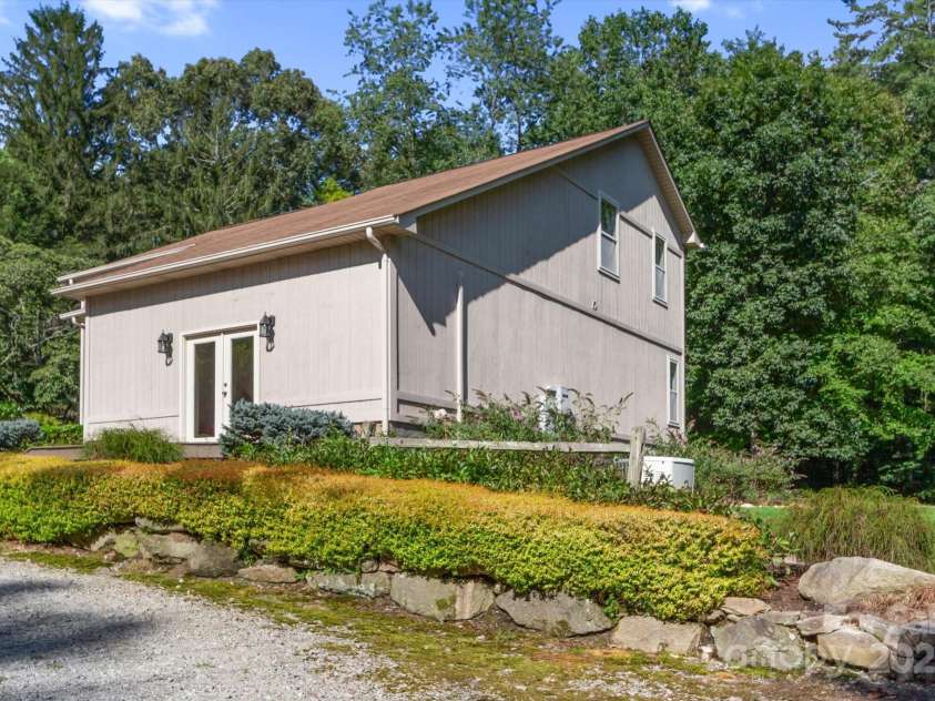 202 Merriwood Lane, Hendersonville, NC 28791.  MLS# CAR4288817, YatesRealty ID 31064. 