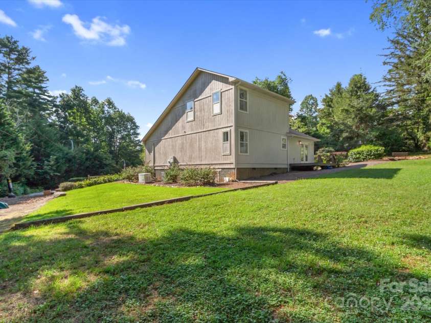 202 Merriwood Lane, Hendersonville, NC 28791.  MLS# CAR4288817, YatesRealty ID 31064. 