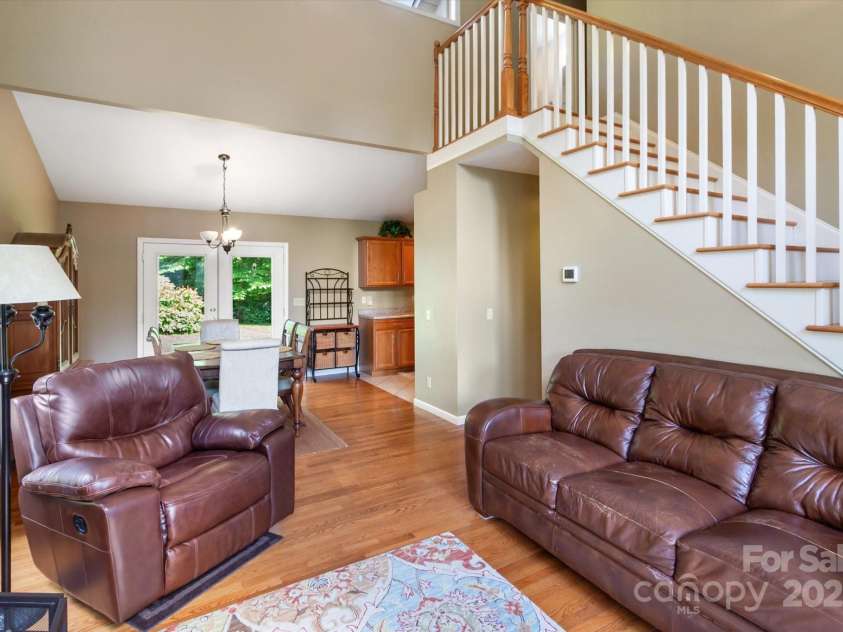 202 Merriwood Lane, Hendersonville, NC 28791.  MLS# CAR4288817, YatesRealty ID 31064. 