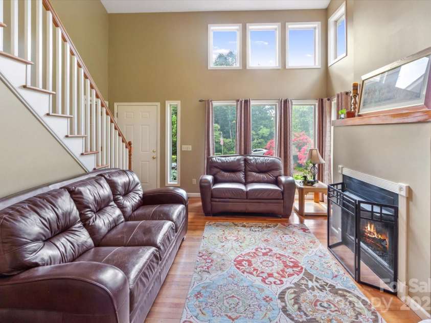 202 Merriwood Lane, Hendersonville, NC 28791.  MLS# CAR4288817, YatesRealty ID 31064. 