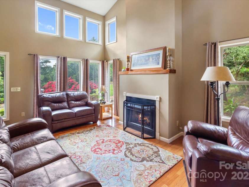 202 Merriwood Lane, Hendersonville, NC 28791.  MLS# CAR4288817, YatesRealty ID 31064. 