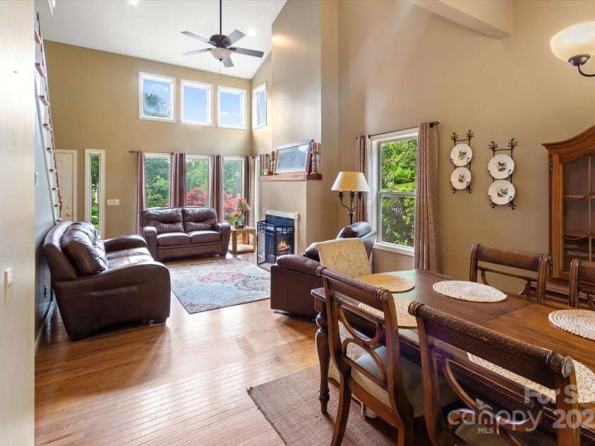 202 Merriwood Lane, Hendersonville, NC 28791.  MLS# CAR4288817, YatesRealty ID 31064. 