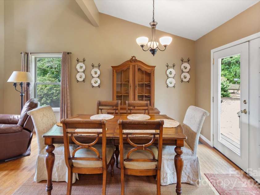 202 Merriwood Lane, Hendersonville, NC 28791.  MLS# CAR4288817, YatesRealty ID 31064. 