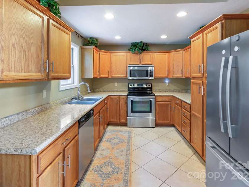 202 Merriwood Lane, Hendersonville, NC 28791.  MLS# CAR4288817, YatesRealty ID 31064. 