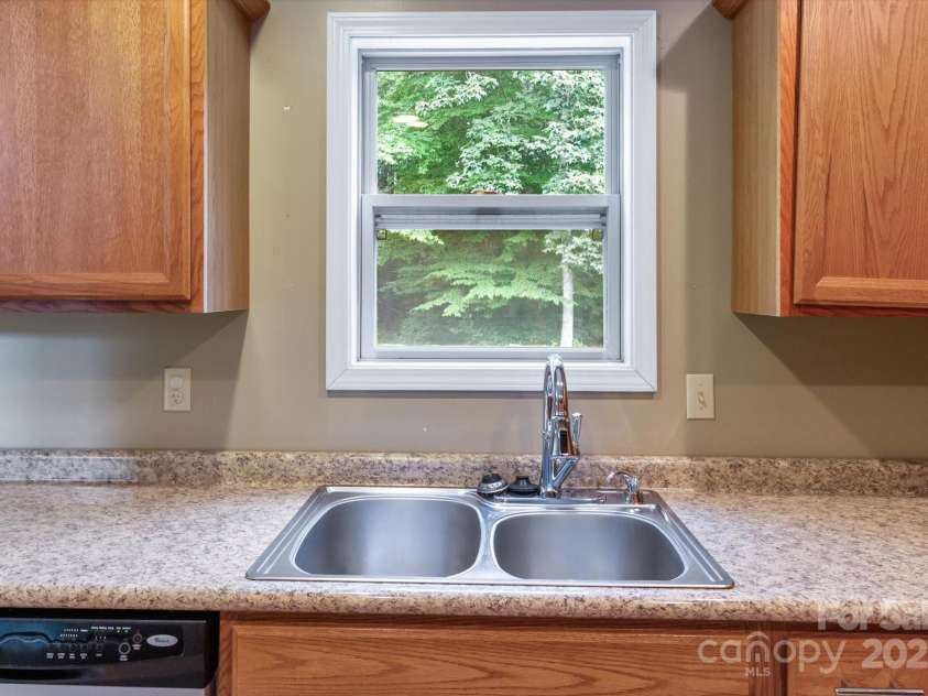 202 Merriwood Lane, Hendersonville, NC 28791.  MLS# CAR4288817, YatesRealty ID 31064. 