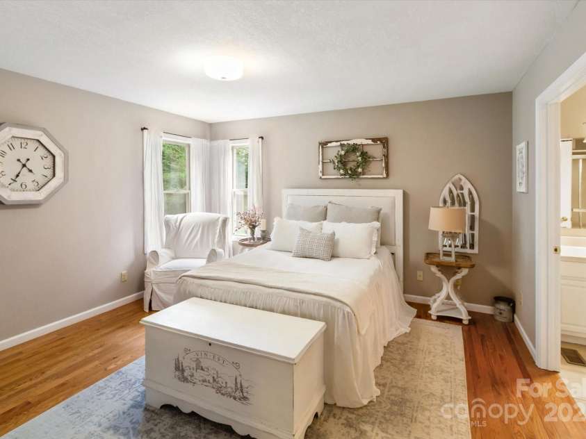 202 Merriwood Lane, Hendersonville, NC 28791.  MLS# CAR4288817, YatesRealty ID 31064. 