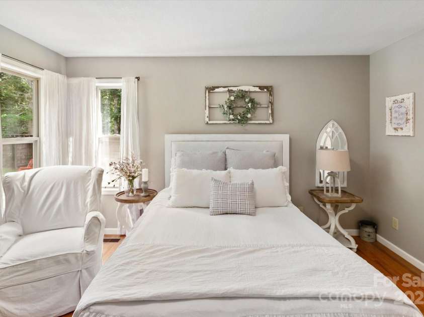 202 Merriwood Lane, Hendersonville, NC 28791.  MLS# CAR4288817, YatesRealty ID 31064. 