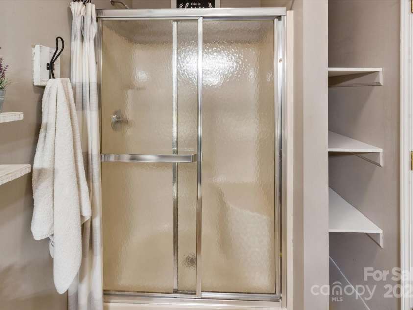 202 Merriwood Lane, Hendersonville, NC 28791.  MLS# CAR4288817, YatesRealty ID 31064. 