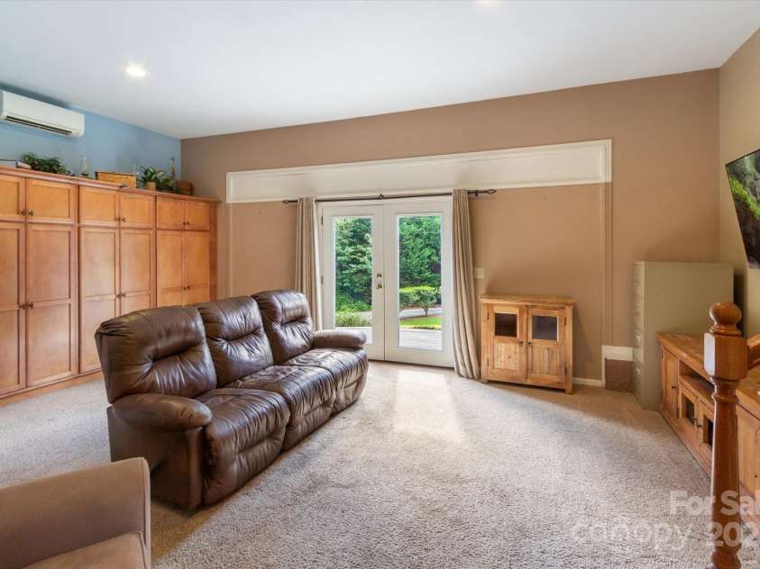 202 Merriwood Lane, Hendersonville, NC 28791.  MLS# CAR4288817, YatesRealty ID 31064. 