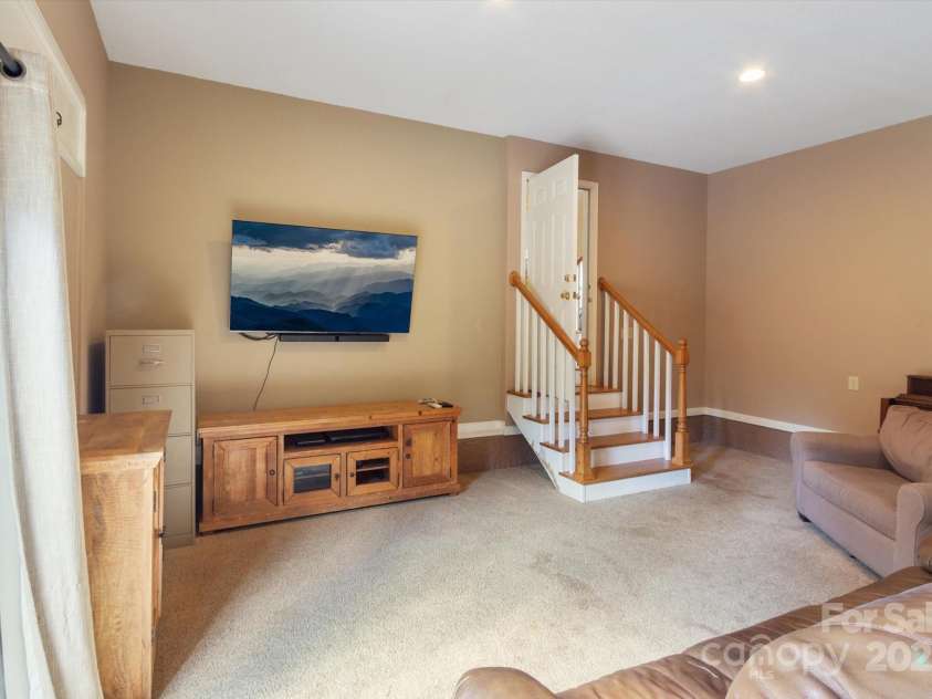 202 Merriwood Lane, Hendersonville, NC 28791.  MLS# CAR4288817, YatesRealty ID 31064. 