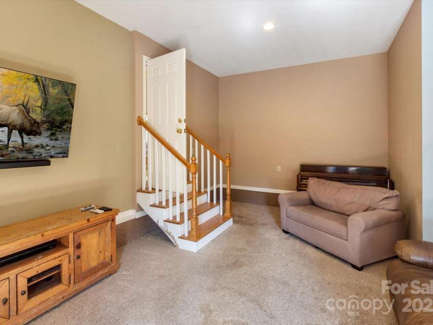 202 Merriwood Lane, Hendersonville, NC 28791.  MLS# CAR4288817, YatesRealty ID 31064. 