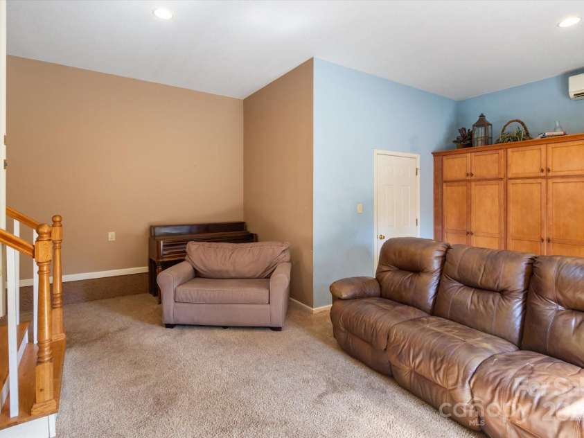 202 Merriwood Lane, Hendersonville, NC 28791.  MLS# CAR4288817, YatesRealty ID 31064. 