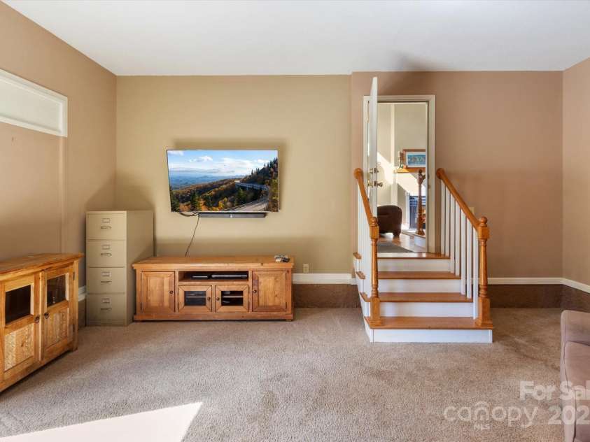 202 Merriwood Lane, Hendersonville, NC 28791.  MLS# CAR4288817, YatesRealty ID 31064. 