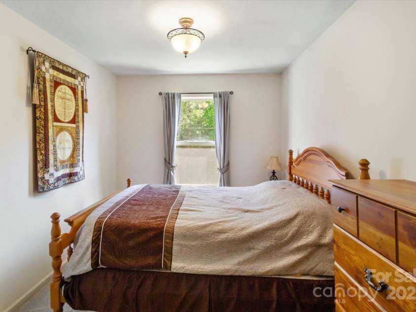 202 Merriwood Lane, Hendersonville, NC 28791.  MLS# CAR4288817, YatesRealty ID 31064. 