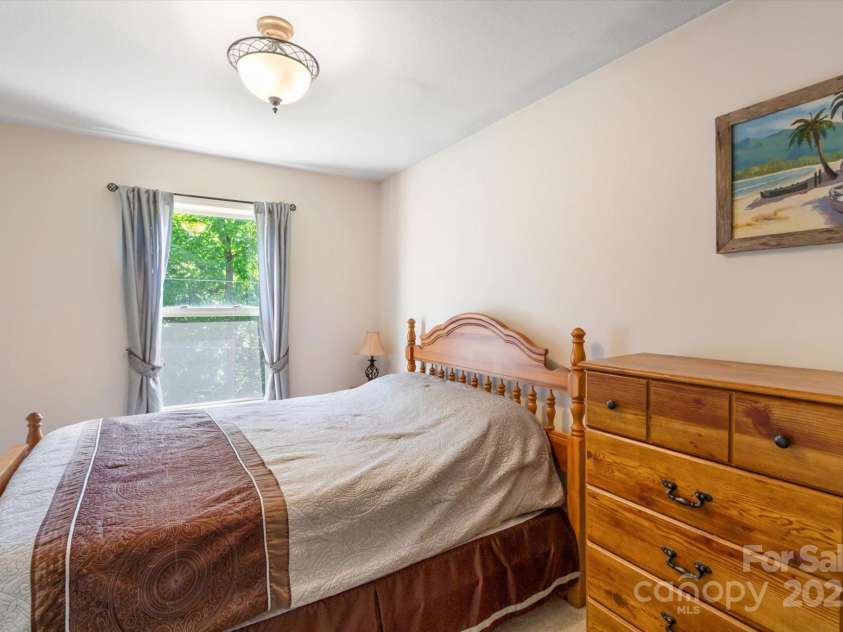 202 Merriwood Lane, Hendersonville, NC 28791.  MLS# CAR4288817, YatesRealty ID 31064. 