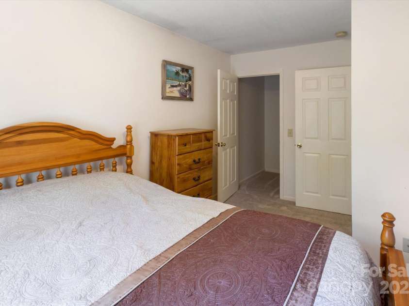 202 Merriwood Lane, Hendersonville, NC 28791.  MLS# CAR4288817, YatesRealty ID 31064. 