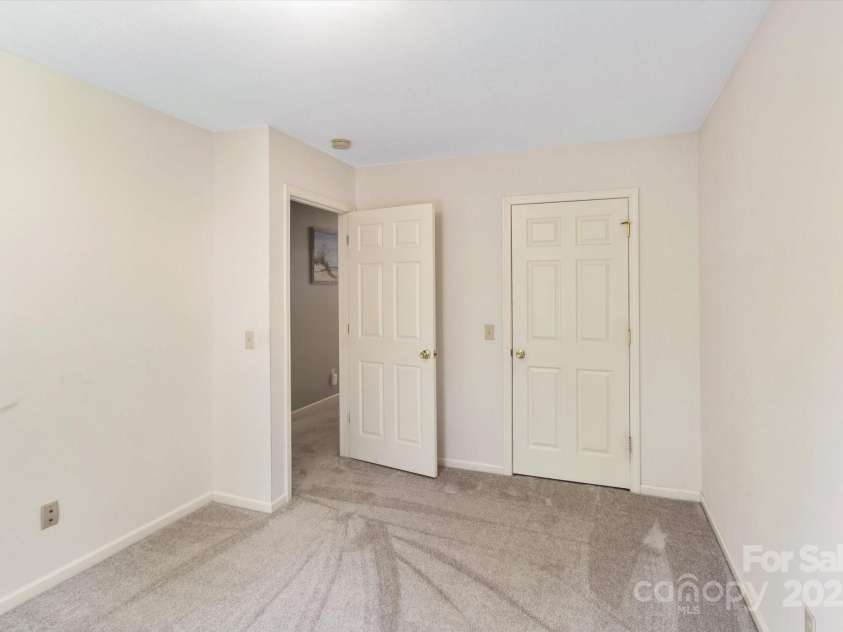 202 Merriwood Lane, Hendersonville, NC 28791.  MLS# CAR4288817, YatesRealty ID 31064. 