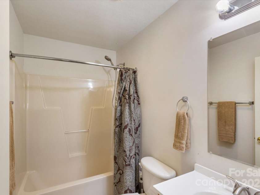 202 Merriwood Lane, Hendersonville, NC 28791.  MLS# CAR4288817, YatesRealty ID 31064. 