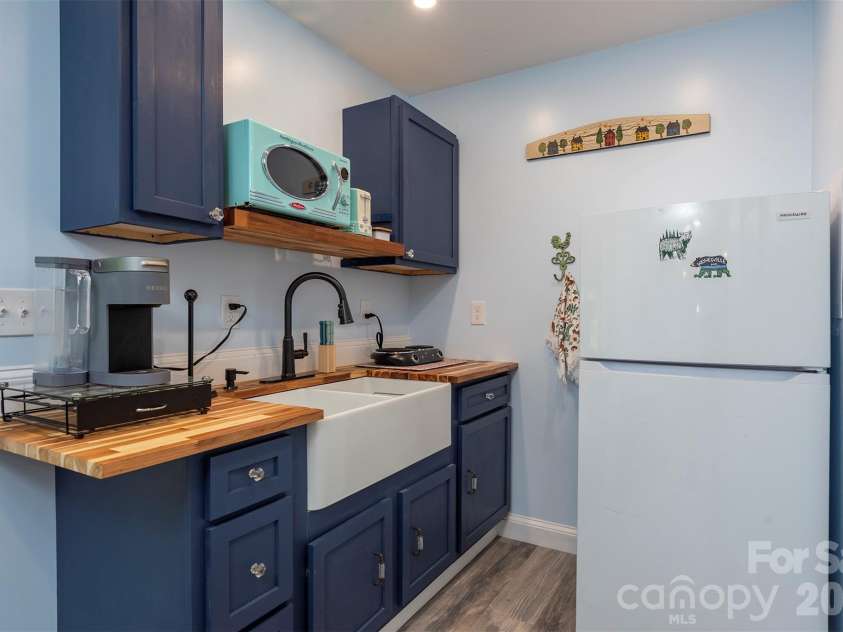 78 Spellbound Road, Waynesville, NC 28785.  MLS# CAR4378330, YatesRealty ID 31065. 