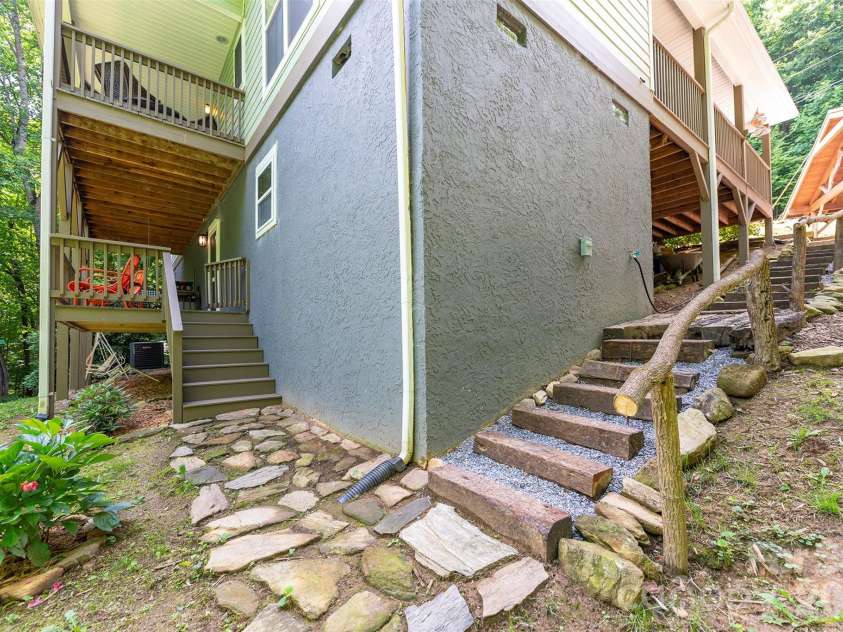 78 Spellbound Road, Waynesville, NC 28785.  MLS# CAR4378330, YatesRealty ID 31065. 
