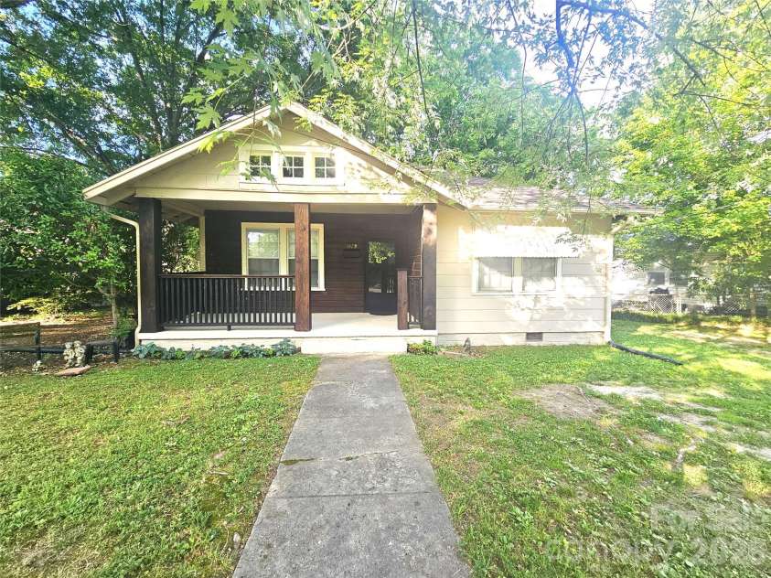 1129 5th Avenue, Gastonia, NC 28052.  MLS# CAR4393173, YatesRealty ID 31066. 