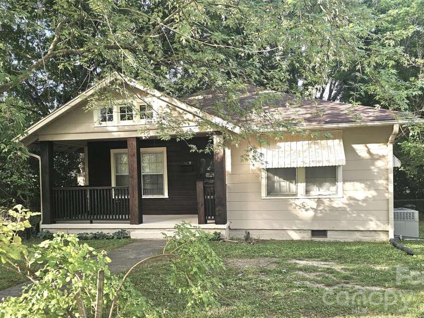 1129 5th Avenue, Gastonia, NC 28052.  MLS# CAR4393173, YatesRealty ID 31066. 