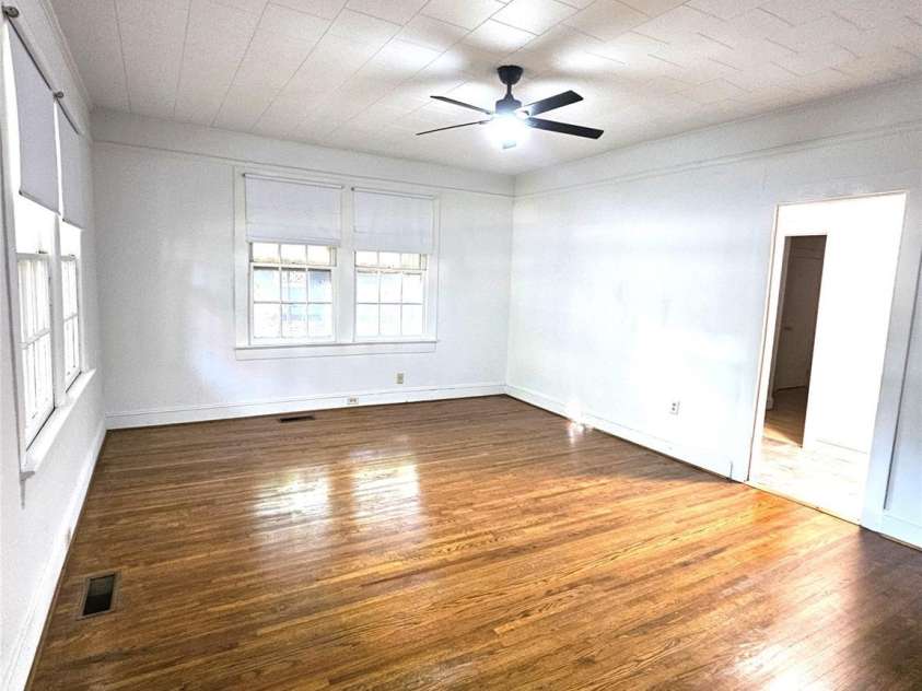1129 5th Avenue, Gastonia, NC 28052.  MLS# CAR4393173, YatesRealty ID 31066. 