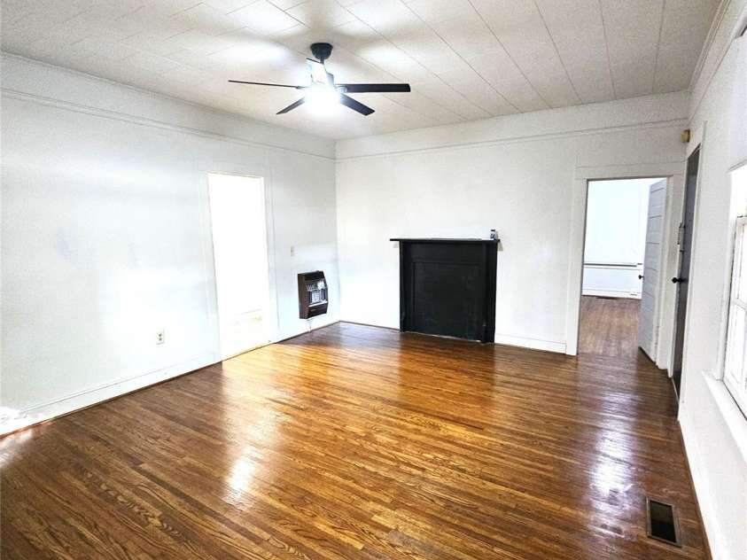 1129 5th Avenue, Gastonia, NC 28052.  MLS# CAR4393173, YatesRealty ID 31066. 