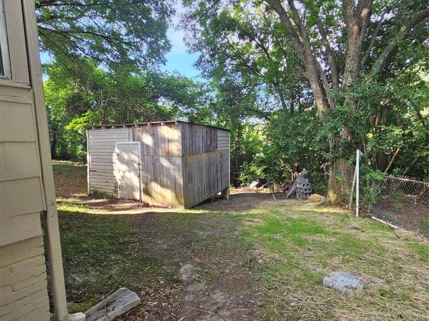 1129 5th Avenue, Gastonia, NC 28052.  MLS# CAR4393173, YatesRealty ID 31066. Back yard
