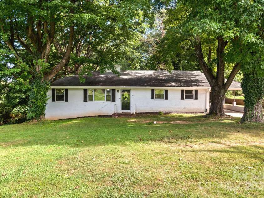 615 Motor Road, Winston Salem, NC 27105.  MLS# CAR4288489, YatesRealty ID 31066. 