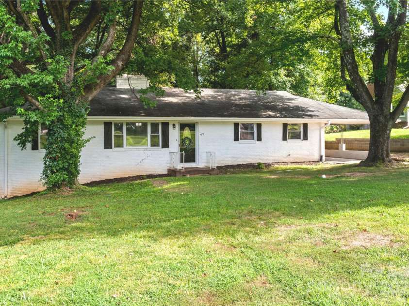 615 Motor Road, Winston Salem, NC 27105.  MLS# CAR4288489, YatesRealty ID 31066. 