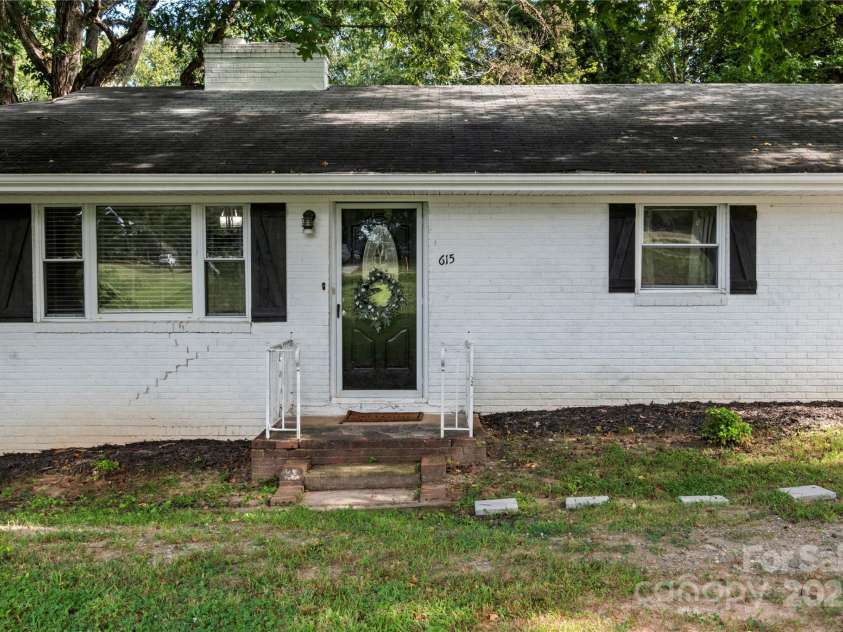 615 Motor Road, Winston Salem, NC 27105.  MLS# CAR4288489, YatesRealty ID 31066. 