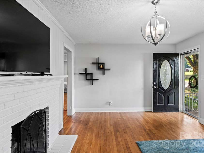 615 Motor Road, Winston Salem, NC 27105.  MLS# CAR4288489, YatesRealty ID 31066. 