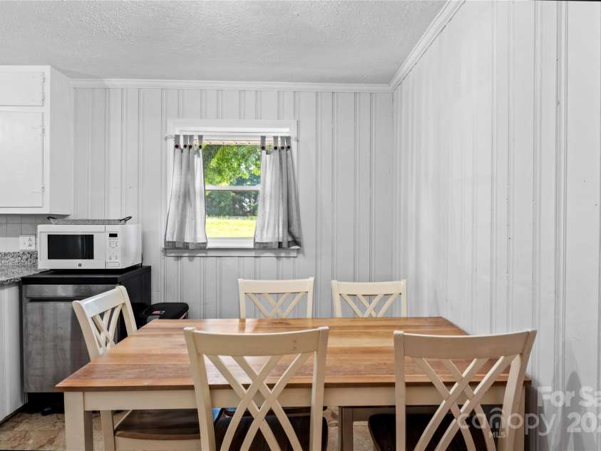 615 Motor Road, Winston Salem, NC 27105.  MLS# CAR4288489, YatesRealty ID 31066. 