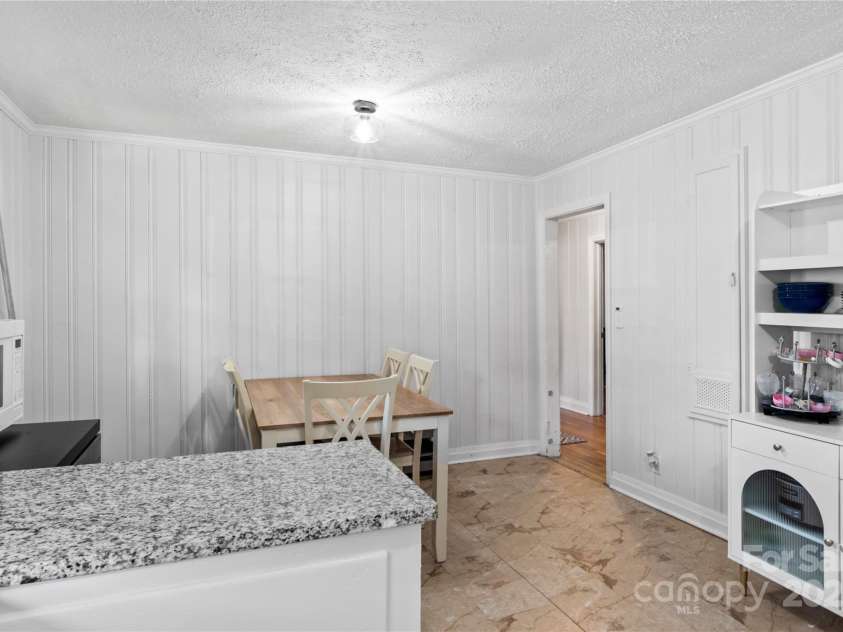 615 Motor Road, Winston Salem, NC 27105.  MLS# CAR4288489, YatesRealty ID 31066. 