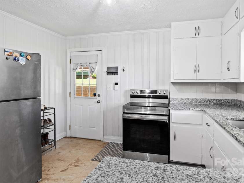 615 Motor Road, Winston Salem, NC 27105.  MLS# CAR4288489, YatesRealty ID 31066. 
